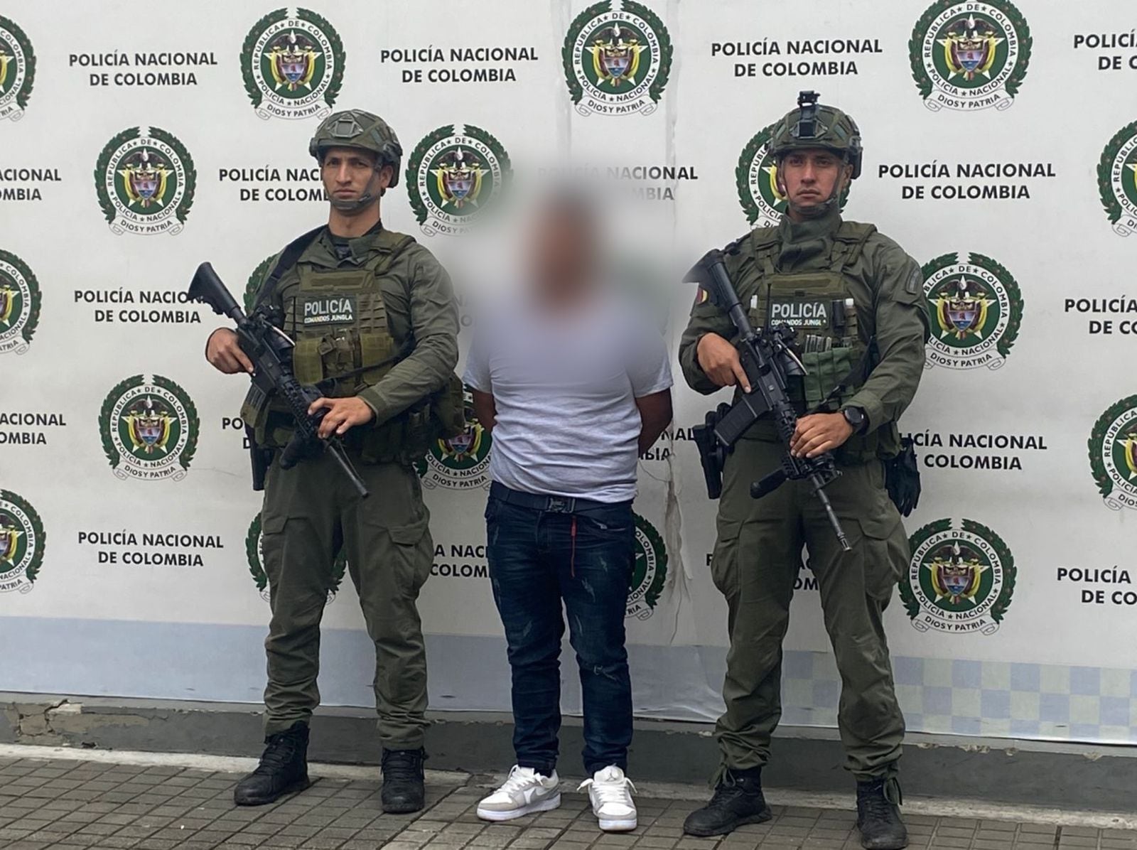 El capturado, con una trayectoria de 20 años en la guerrilla, tenía en su poder una pistola 9 milímetros y 7 celulares.