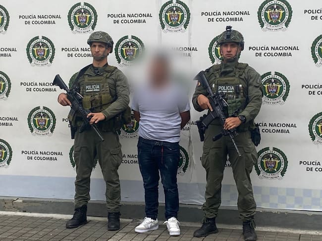 El capturado, con una trayectoria de 20 años en la guerrilla, tenía en su poder una pistola 9 milímetros y 7 celulares.