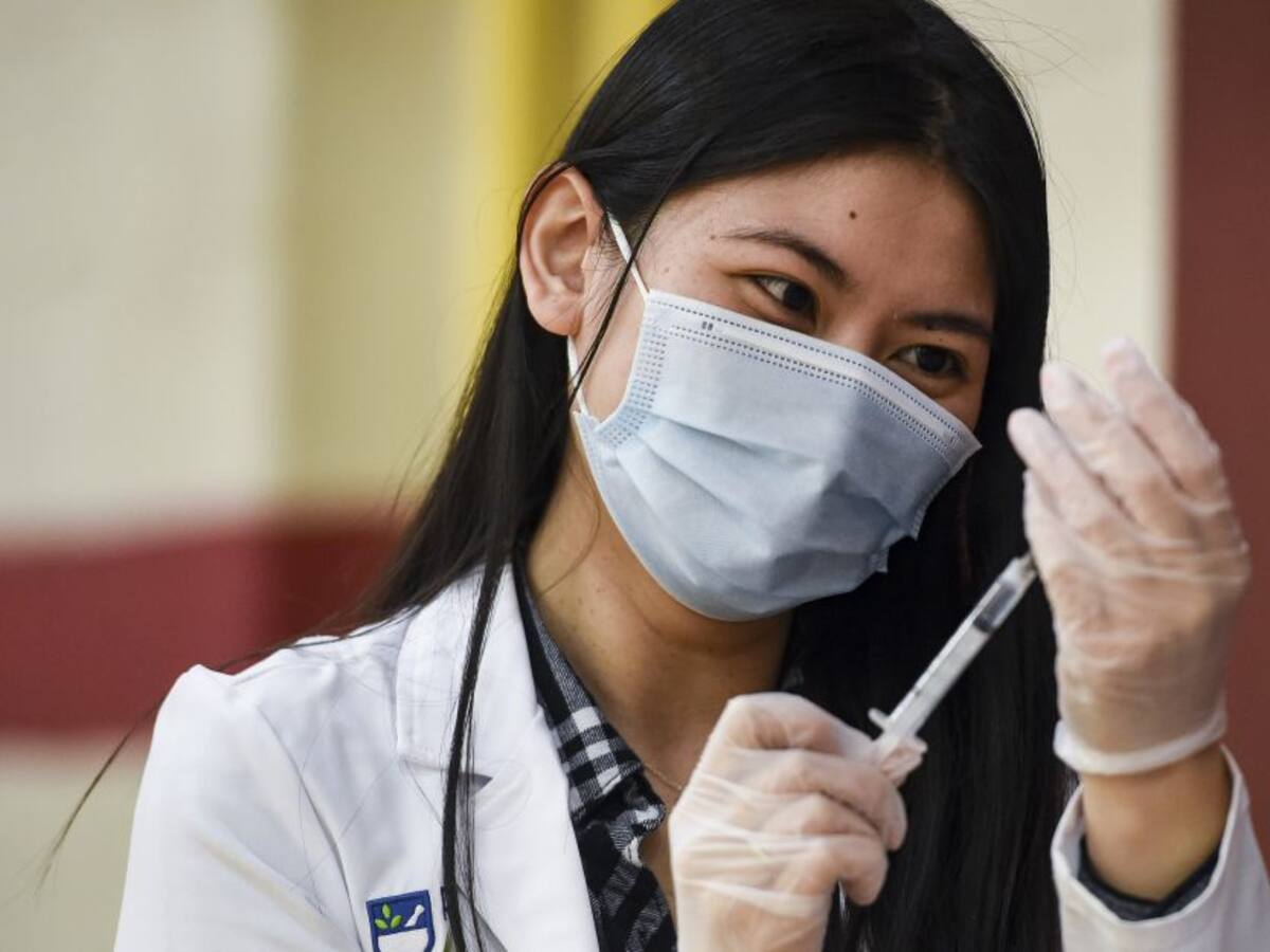 Inicia en Colombia la aplicación de la tercera dosis en mayores de 70 años