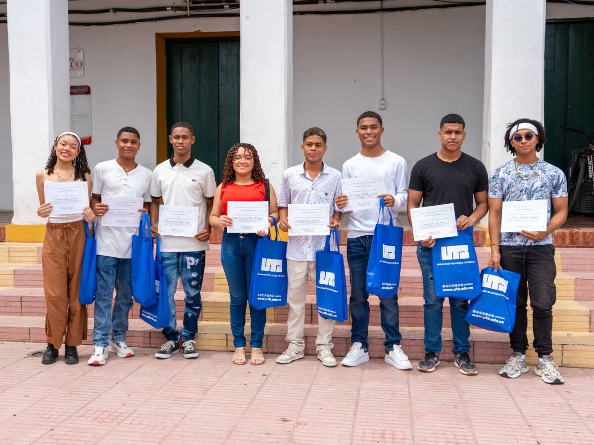 Alcaldía de Turbaco entrega ocho becas para estudiar en la UTB