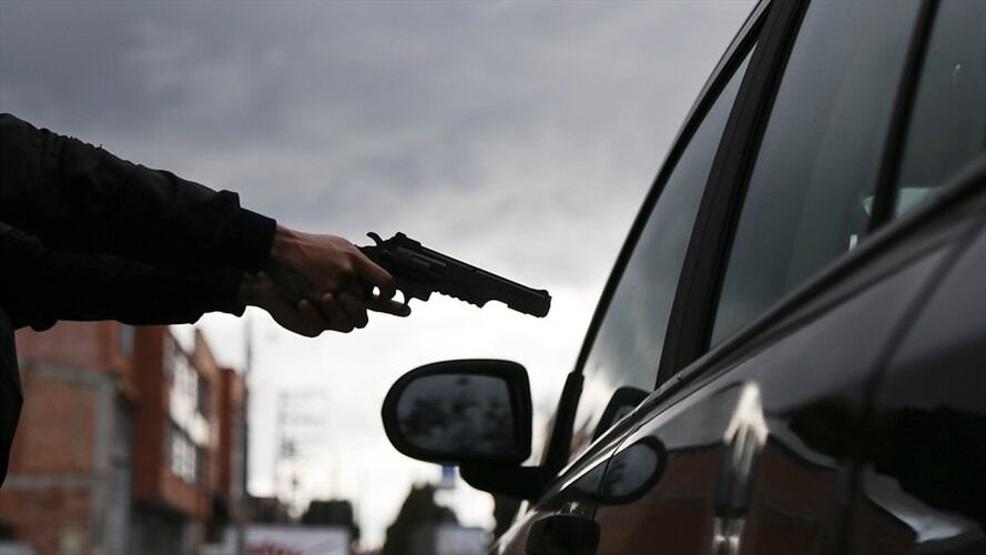 Se inició una balacera y posterior persecución, en medio de un presunto hecho delincuencial. Foto: Getty Images