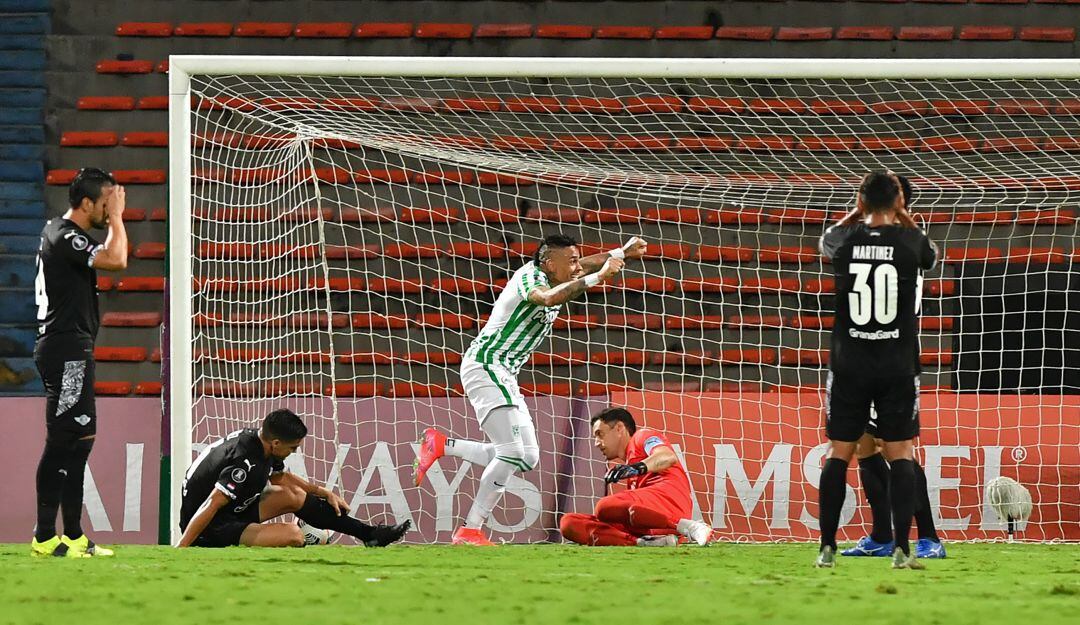Jonathan Alvez celebrando el tercer gol de Atlético Nacional