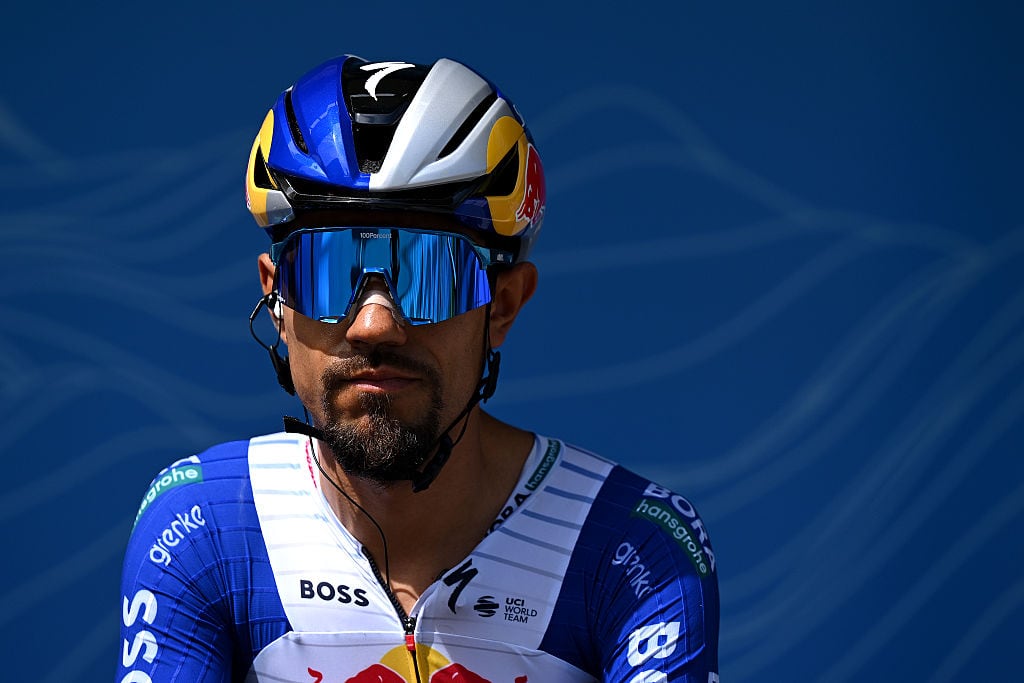 Daniel Felipe Martínez tuvo un desafortunado retiro del Tour Auvernia Ródano Alpes. (Photo by Dario Belingheri/Getty Images)