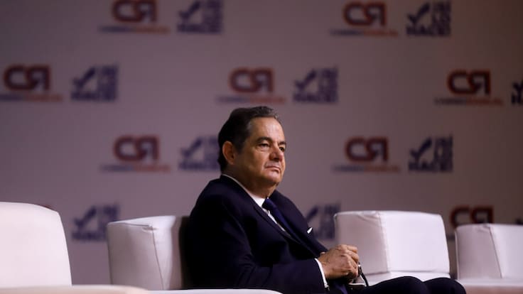 Me gusta la idea de convocar constituyente sin romper orden constitucional: Vargas Lleras