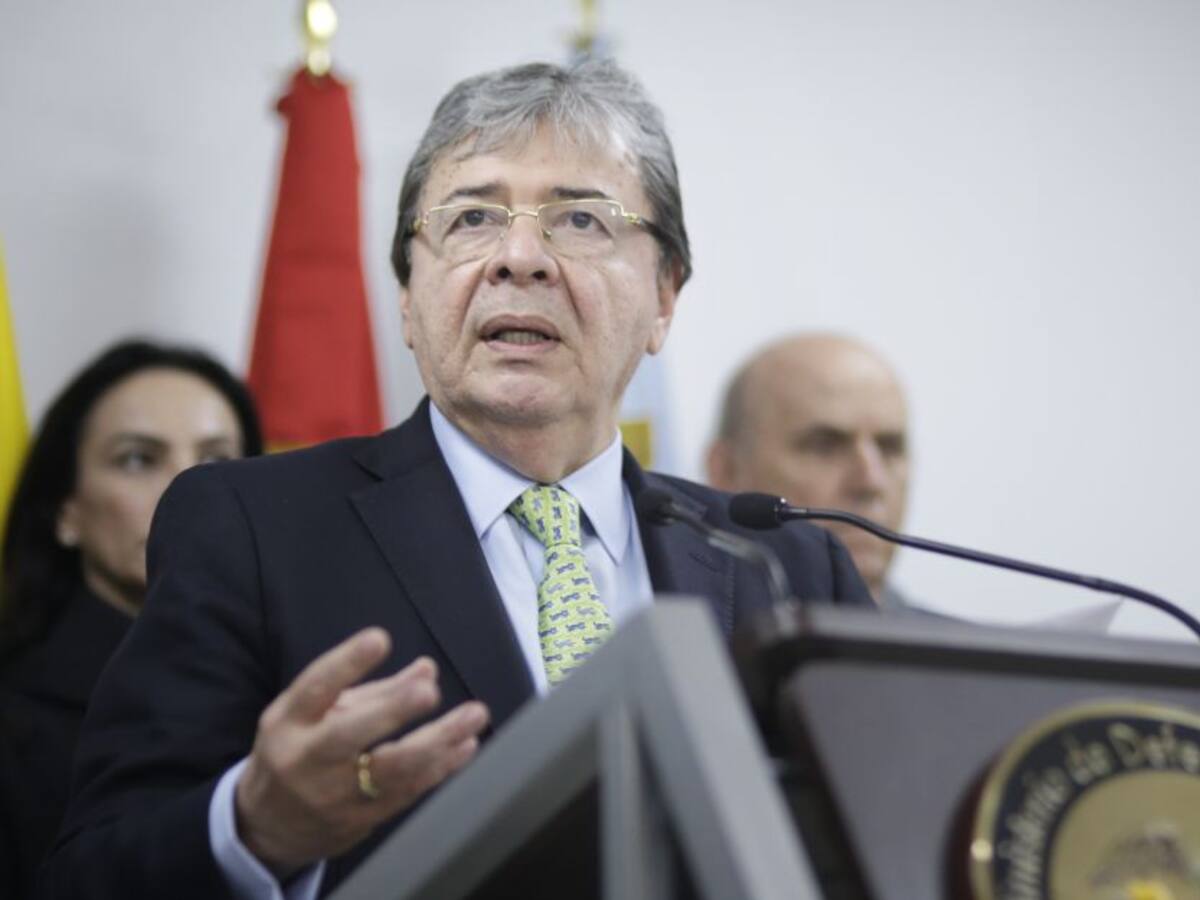 Denuncian que Mindefensa gastó $9.600 millones en camionetas blindadas