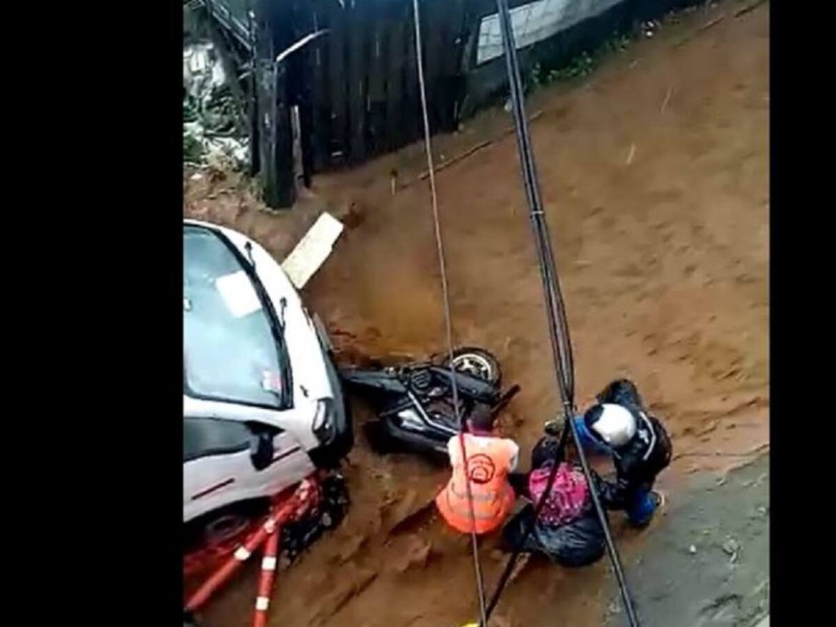 44 viviendas afectadas dejó el desbordamiento de una quebrada