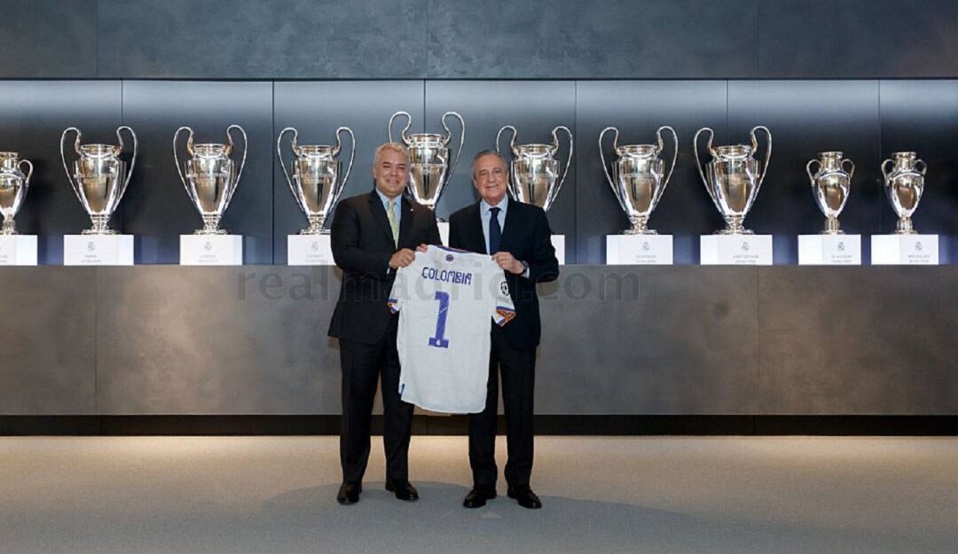 Iván Duque, presidente de Colombia, posa junto a Florentino Pérez, presidente del Real Madrid.