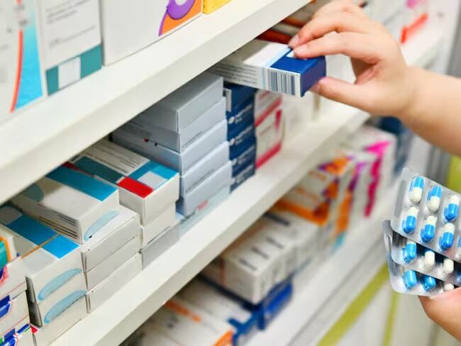 Ex congresista del Valle asegura que dejaron a los colombianos tirados al garete en materia de salud.