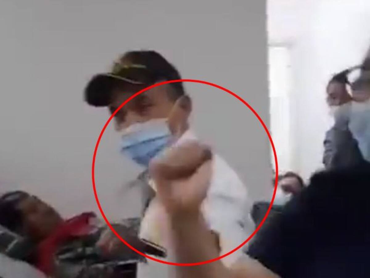 Video: Pelea a puños entre vigilantes, enfermeras y pacientes en Hospital Simón Bolívar