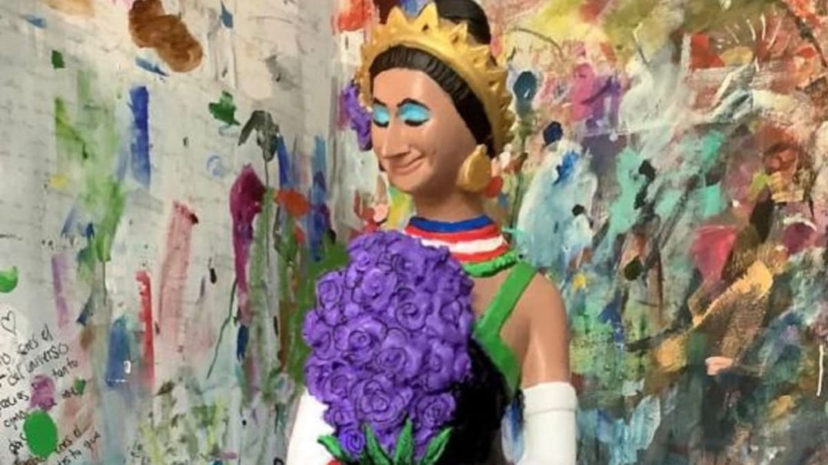 Jovita vestida de luto en memoria a los estudiantes muertos