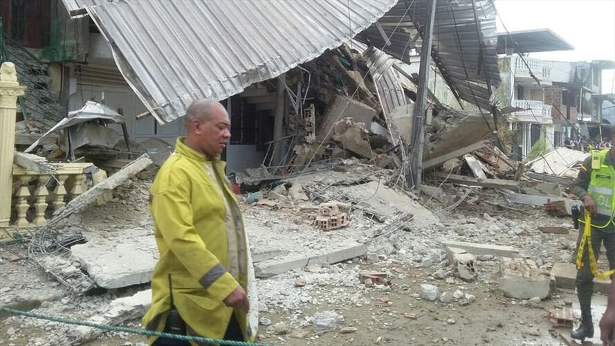 Al menos tres heridos por desplome de edificio en construcción en Buenaventura. Foto: Erika Rebolledo.