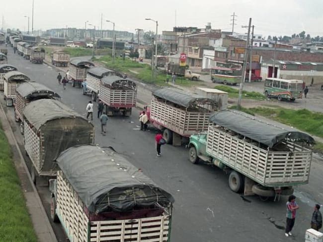 Vehículos de carga y buses intermunicipales tendrían pico y placa ambiental en Bogotá