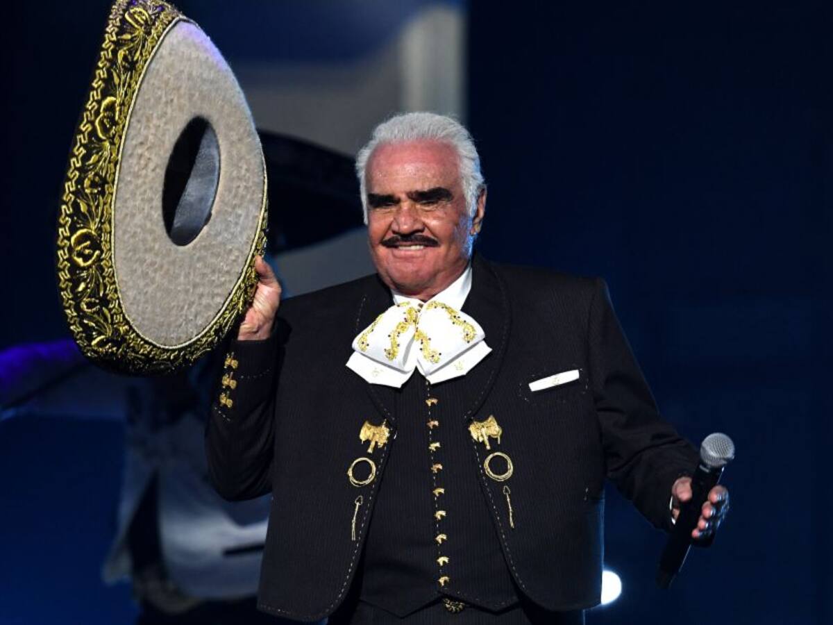 "Pedimos mucha oración, está delicado": hijo de Vicente Fernández