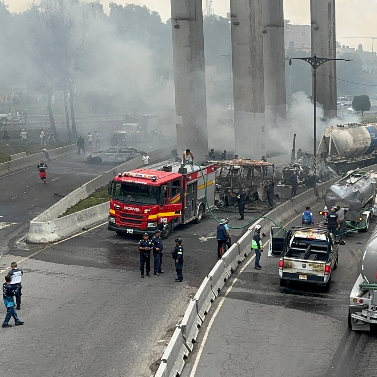 Tres muertos y 67 heridos por explosión de camión que transportaba gas en Ciudad de México
