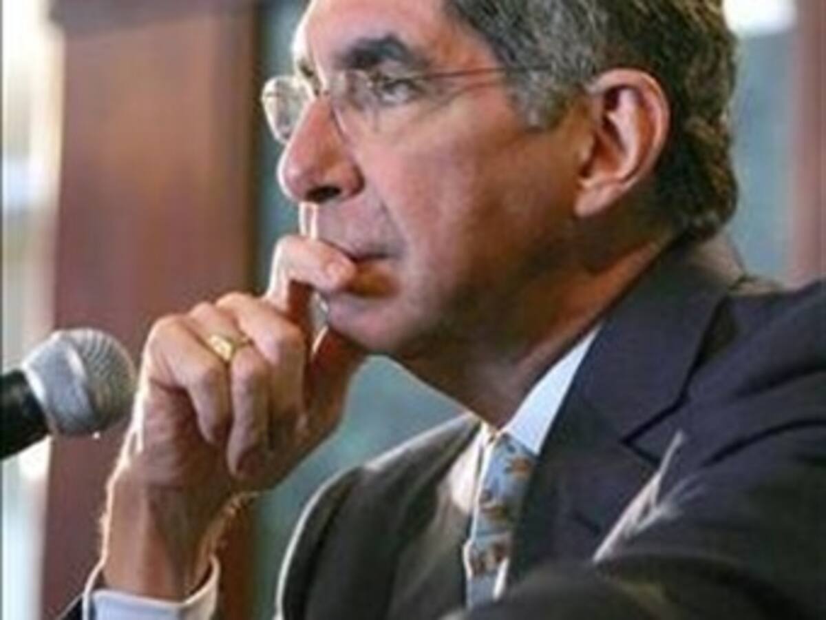 El presidente de Costa Rica, Oscar Arias, tiene el virus AH1N1