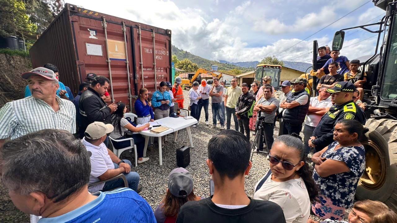 Levantan bloqueo intermitente en la Vía al Llano, informó el gobernador Jorge Emilio Rey