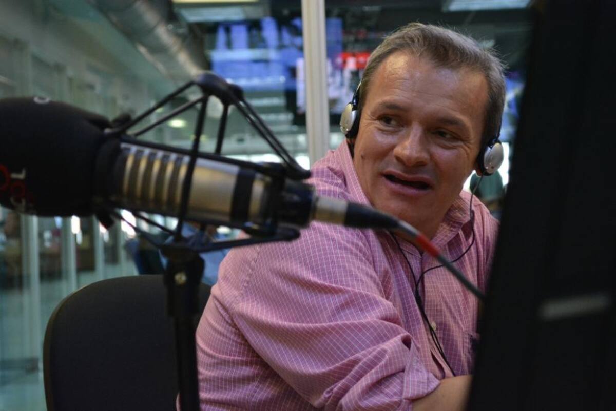 El ídolo de la radio se despide de La Luciérnaga pero continúa con sus comentarios deportivos en El Pulso del Fútbol. #GraciasPelaez