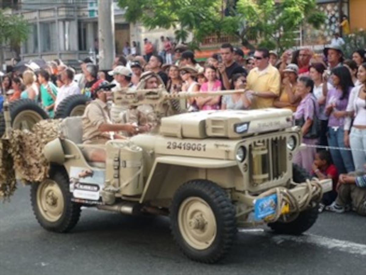 Décimo noveno desfile de autos clásicos y antiguos