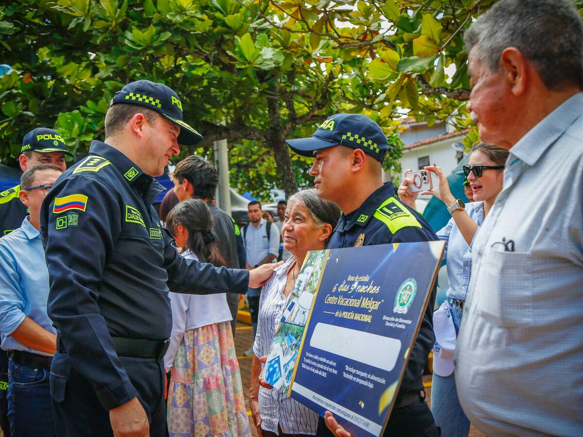 La Policía entregó obras en centros vacacionales en Melgar, Tolima y Apulo, Cundinamarca
