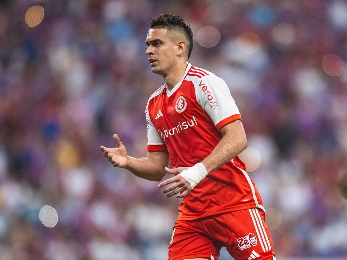 El Pulso de Fútbol: Rafael Santos Borré fue duramente criticado por los hinchas del Inter