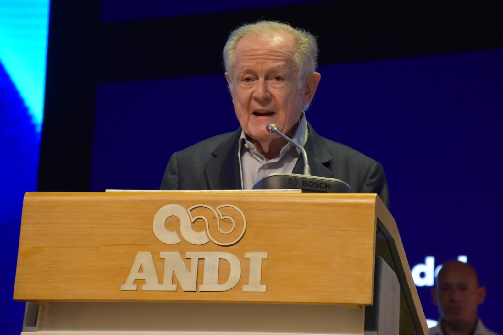 Empresario Luis Carlos Sarmiento Angulo, recibió orden al mérito empresarial de la ANDI