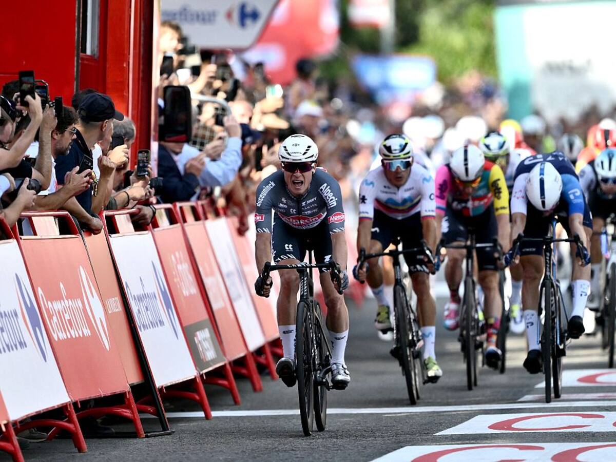 Jasper Philipsen gana la etapa 1 de la Vuelta España ¿Cómo le fue a los colombianos?