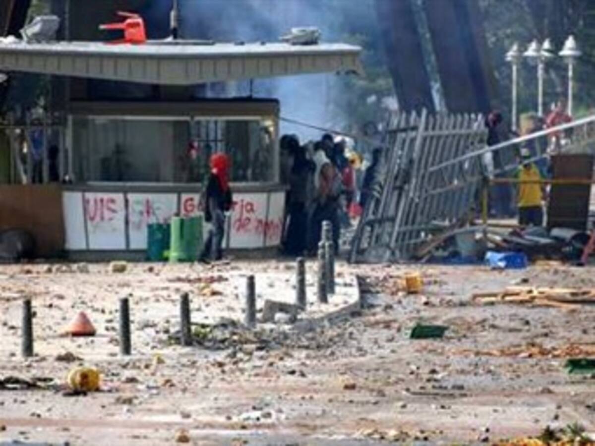Evacúan la Universidad Industrial de Santander por disturbios