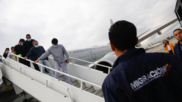 ¿Cómo fue el trato de Estados Unidos con los colombianos que fueron deportados?