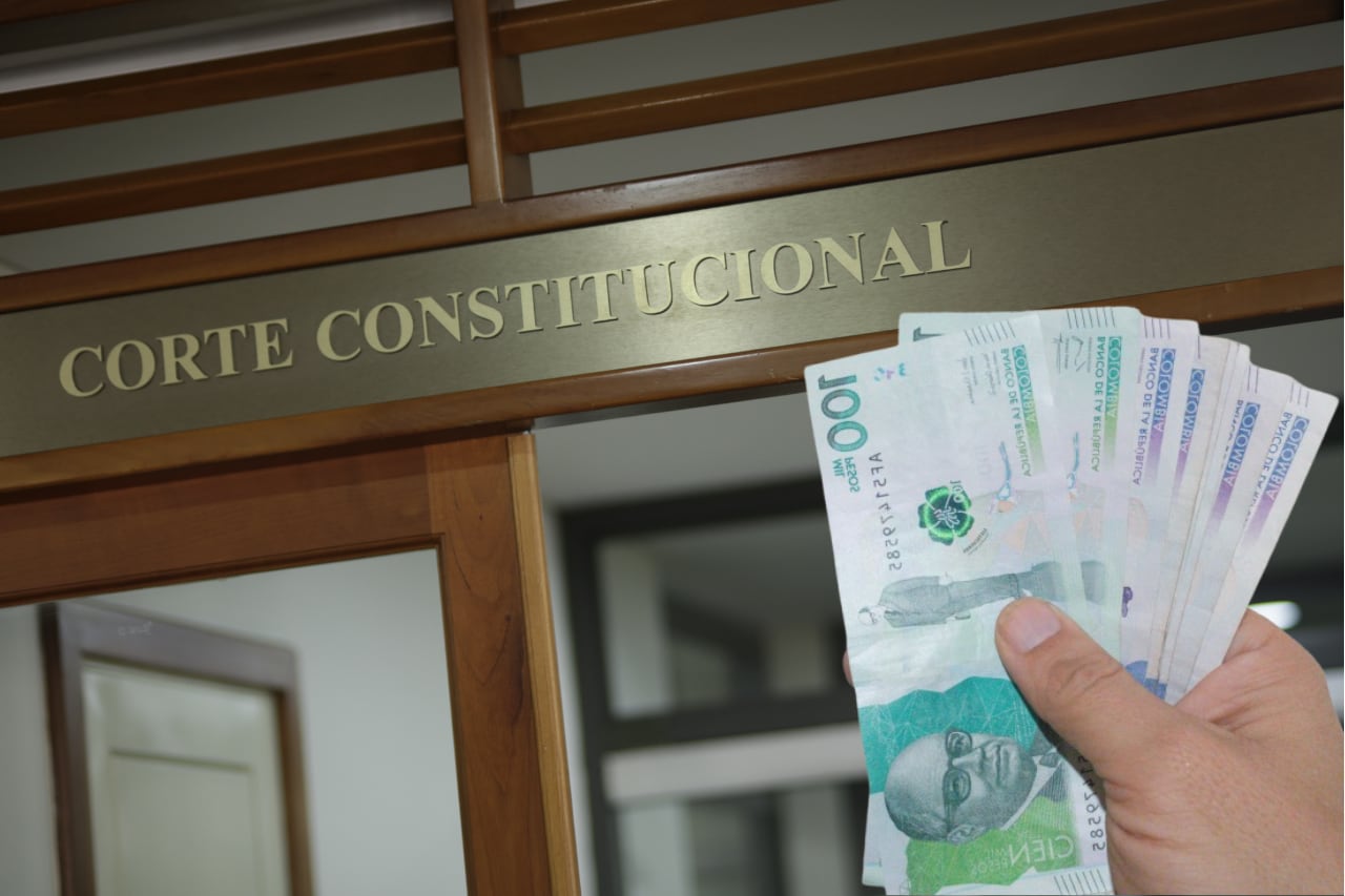 Imagen de referencia. Corte Constitucional: Colprensa / Billetes: Getty Images.