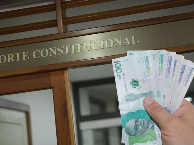 Imagen de referencia. Corte Constitucional: Colprensa / Billetes: Getty Images.