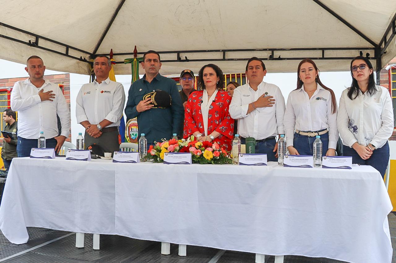 Firma histórica: La Ruta de Los Comuneros transformará la conectividad vial de Santander y Oriente Colombiano
