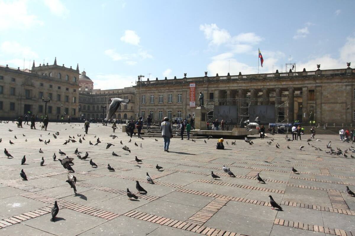 Así, el Teatro Colón, que tradicionalmente ha sido escenario para las temporadas de ópera y zarzuela, y los conciertos de música sinfónica, albergará ahora uno de los actos más trascendentales de la historia colombiana reciente.