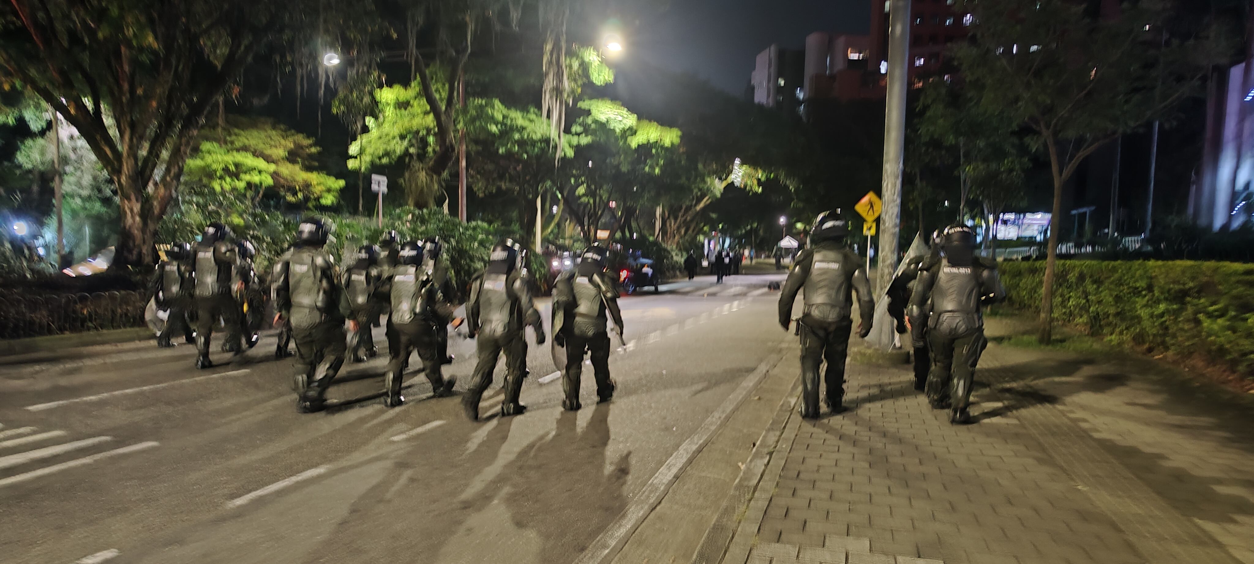 Policía en marcha pro-Palestina - foto Caracol Radio