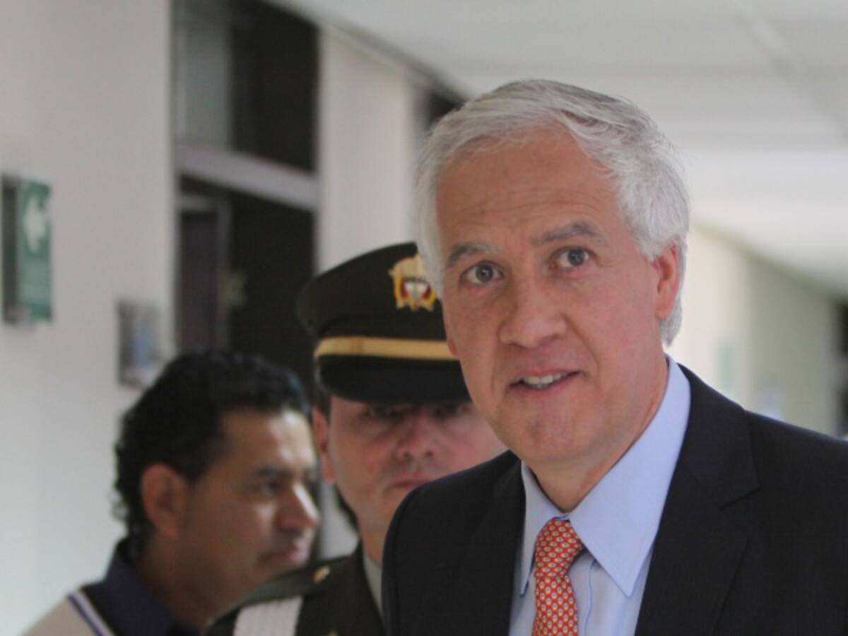 Samuel Moreno no estaba esposado porque no se corre riesgo de fuga: Inpec