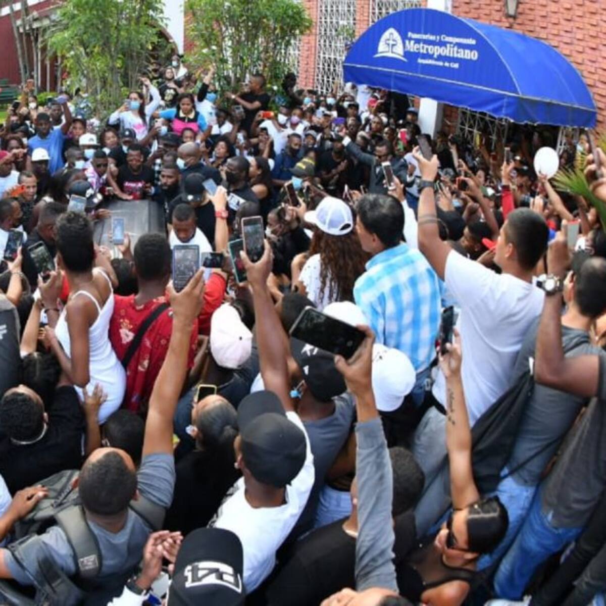 Multitudinaria caravana acompañó sepelio de Junior Jein en Cali