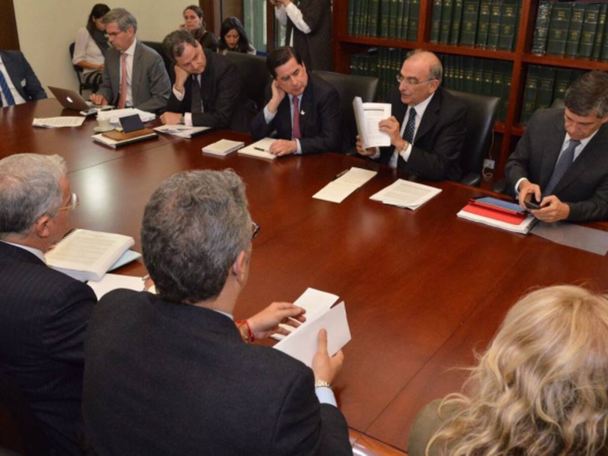 Líderes del No piden diálogo directo con las FARC