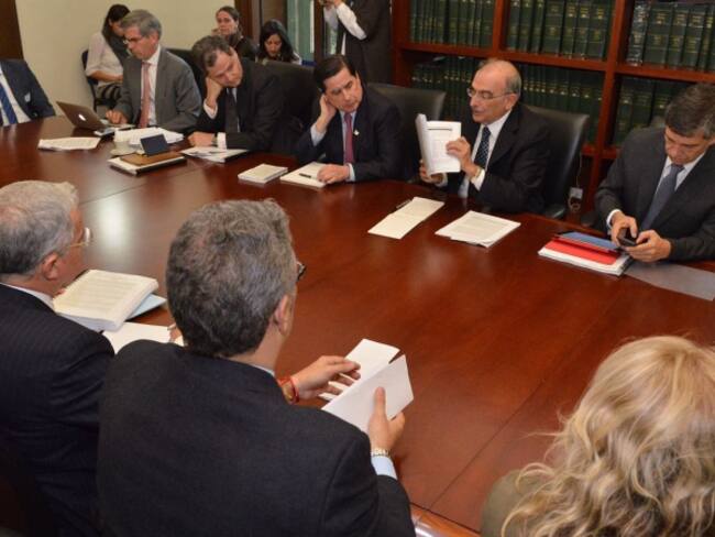 Líderes del No piden diálogo directo con las FARC