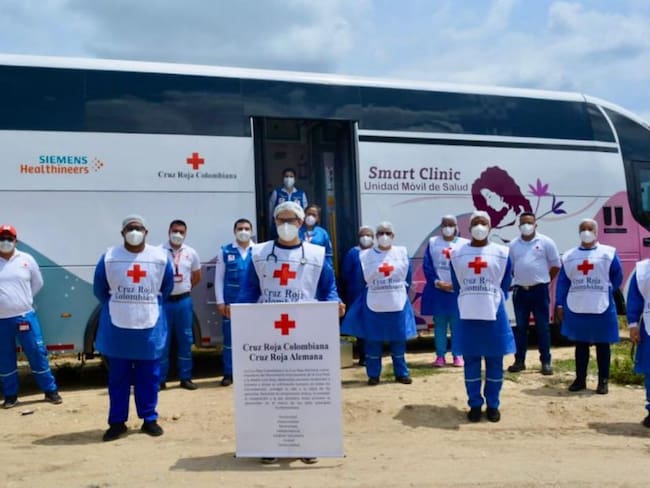 Clínica móvil de la Cruz Roja para atención de migrantes en la Costa