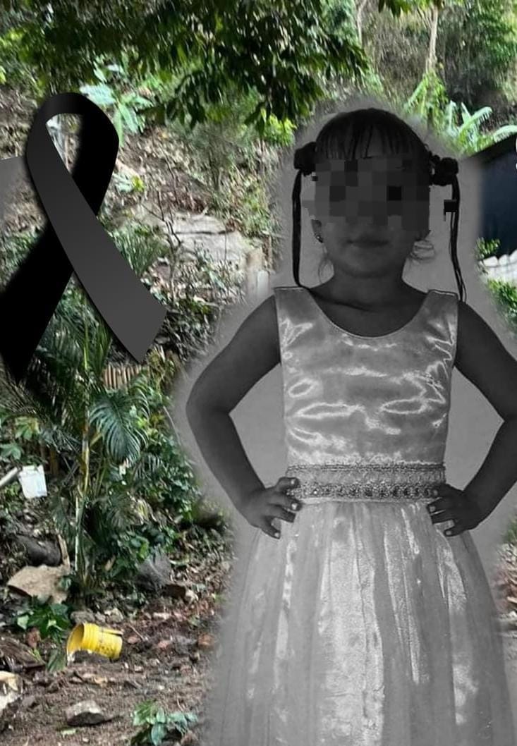 El deslizamiento de tierra y desprendimiento de roca, la cual cayó sobre una vivienda. Foto Cortesía.