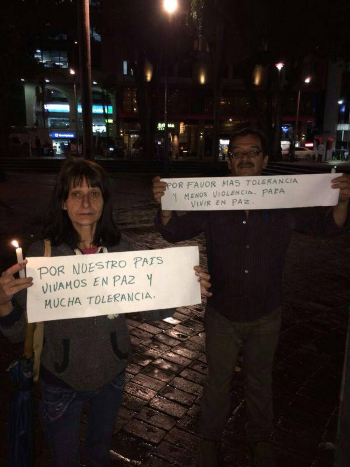 Miles de ciudadanos acudieron a la cita convocada por el movimiento denominado "ola de la paz".