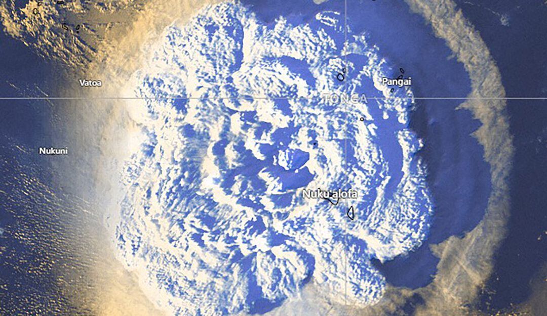 Explosión del volcán cerca de Tonga