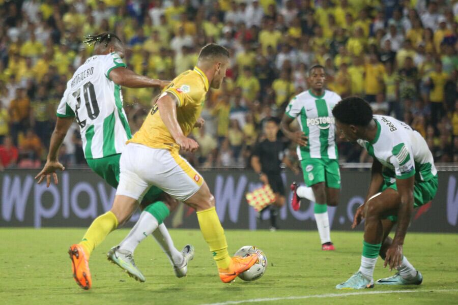 BUCARAMANGA. 19 de febrero de 2023. Atlético Bucaramanga se enfrenta a Atlético Nacional, por la fecha 05 de la Liga BetPlay I en el Estadio Alfonso Lopez. (Colprensa-Miguel Vergel)