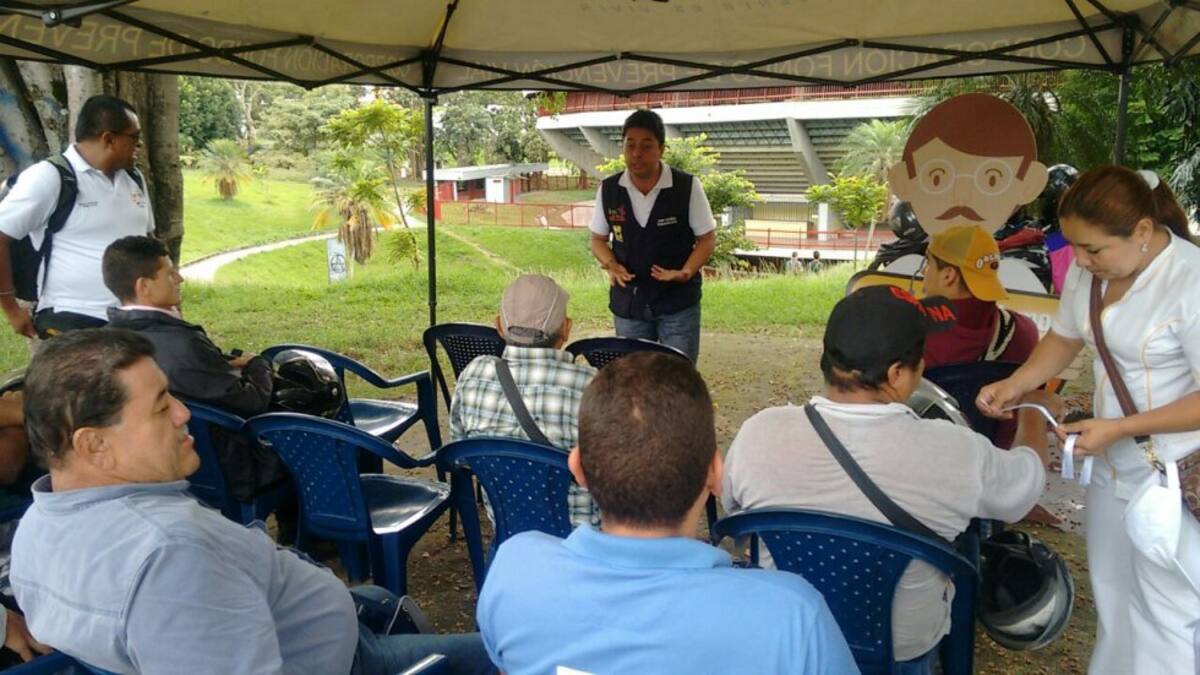 Funcionarios de secretaria de salud comparten información