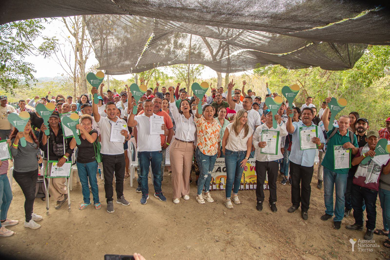 Asociaciones campesinas reciben más de mil hectáreas de tierras en Bolívar y Sucre