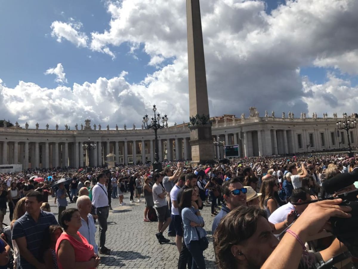 Miles de fieles del mundo en el Vaticano escucharon este domingo su mensaje.