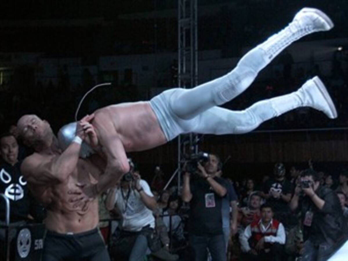 La lucha libre, combinación de deporte y espectáculo, cumple 80 años en México