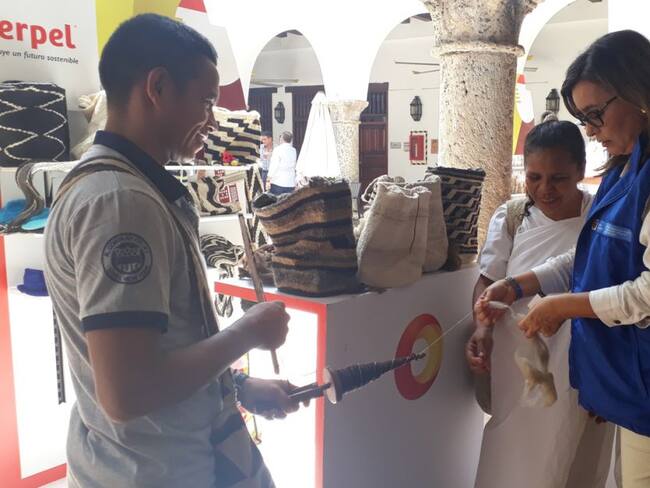 Microempresarios víctimas se destacan en feria de servicios en Cartagena