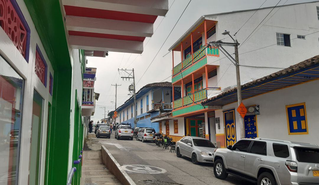 Todos los días escuche la información local en Caracol Radio 5:45, 6:45, 7:45,  8:45 y 945 a.m. 