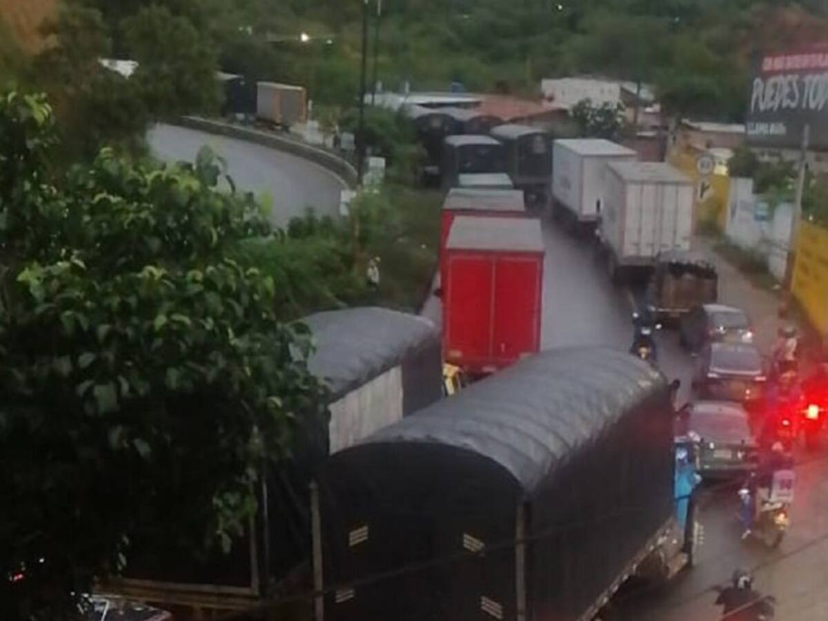 VIDEO: Congestión vehícular hacia el aeropuerto y Colorados