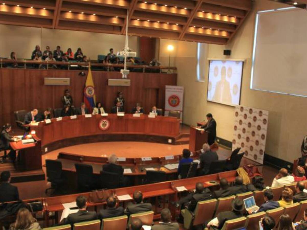 Corte Constitucional suspende debate de blindaje jurídico de los acuerdos de paz